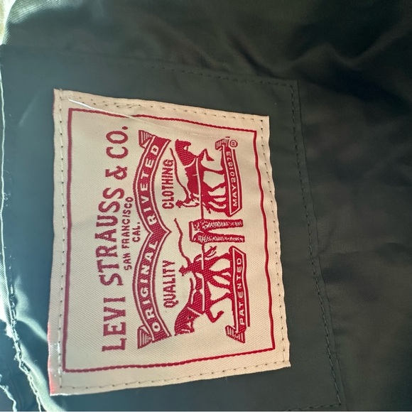 Levi's
Women's Hooded Anorak Puffer Coat - Picture 11 of 13